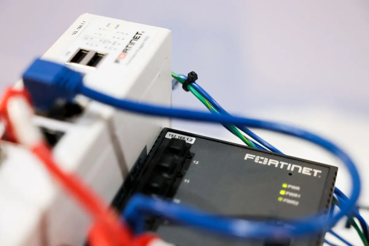 Hacker Diduga Menyerang Ribuan Firewall Fortinet Milik Perusahaan Besar